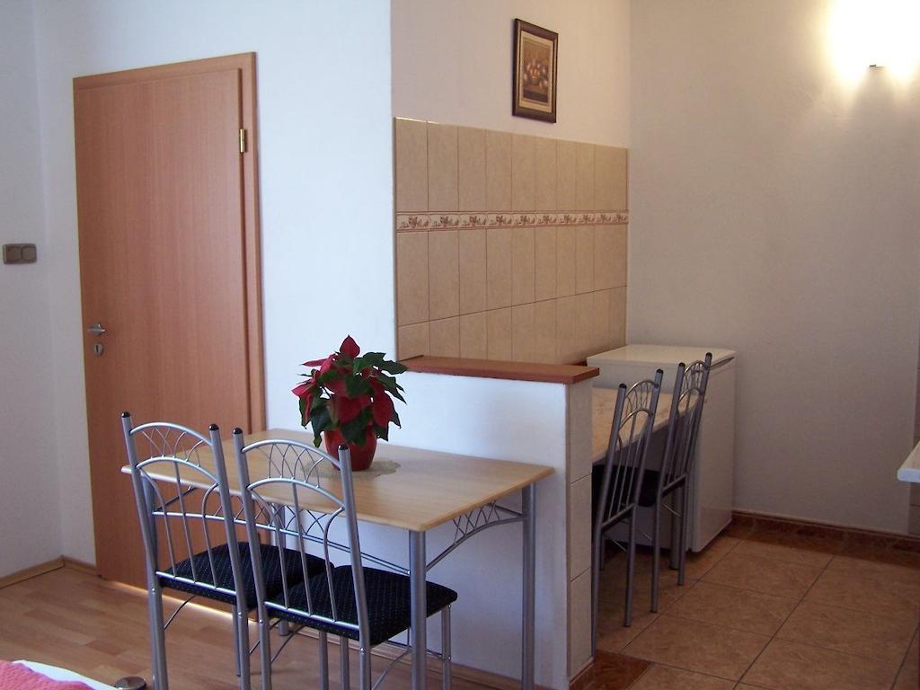 Akacia Apartment - Free Inside Parking, 2 Bedrooms, Garden, Next To Centre Budapešť Pokoj fotografie