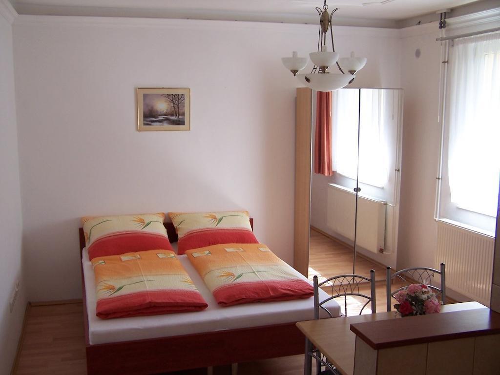 Akacia Apartment - Free Inside Parking, 2 Bedrooms, Garden, Next To Centre Budapešť Pokoj fotografie